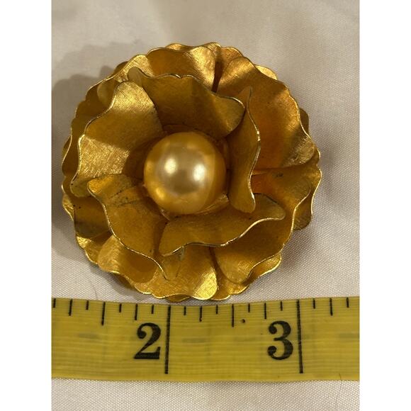 Vintage Gold Toned Flower Brooch with Faux Pearl, Carnation, Rose Design Large - Picture 2 of 6